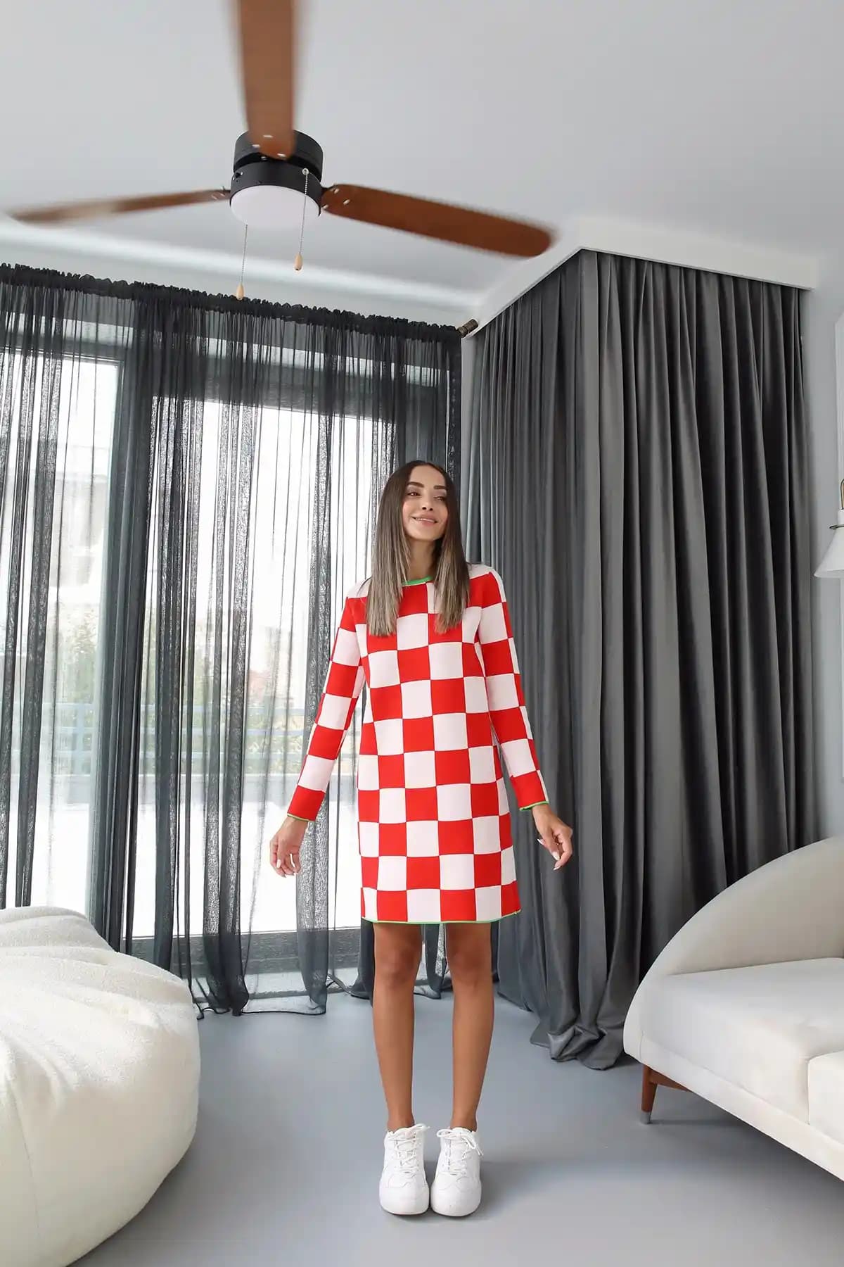 Dama Desenli Elbiseler: Zamansız Şıklık ve Modern Trendlerin Buluşma Noktası