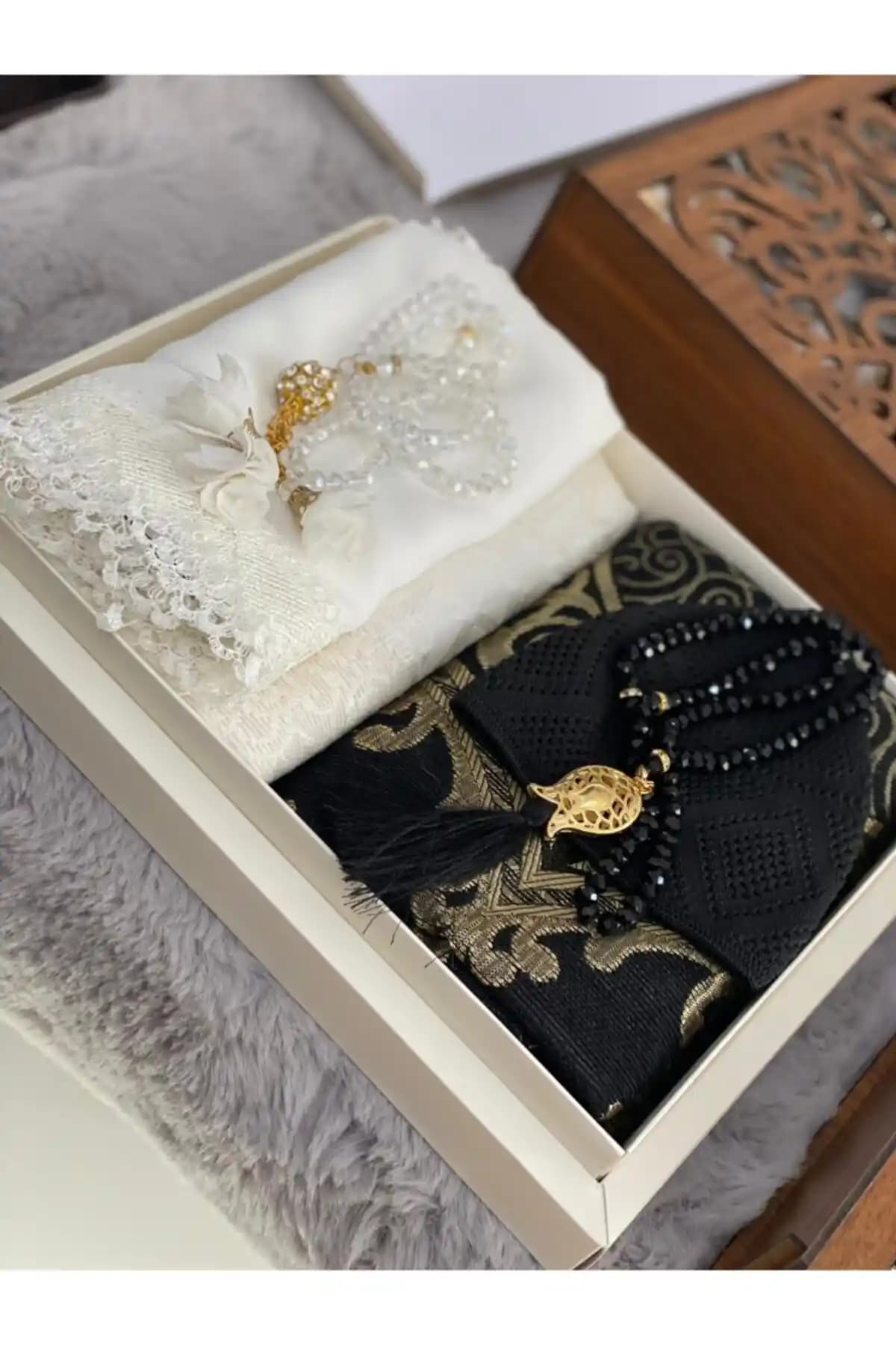 Damat Bohça Setleri: Modern Düğünlerde Şıklık ve Zarafetin Öne Çıkan Detayı