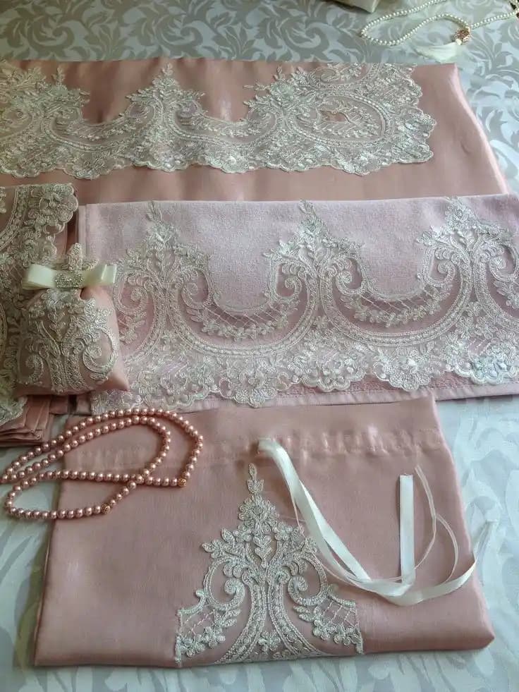 Damat Bohçası ve Iğne Oyası Bohça Modelleri: Geleneksel ve Modern Tasarımlar