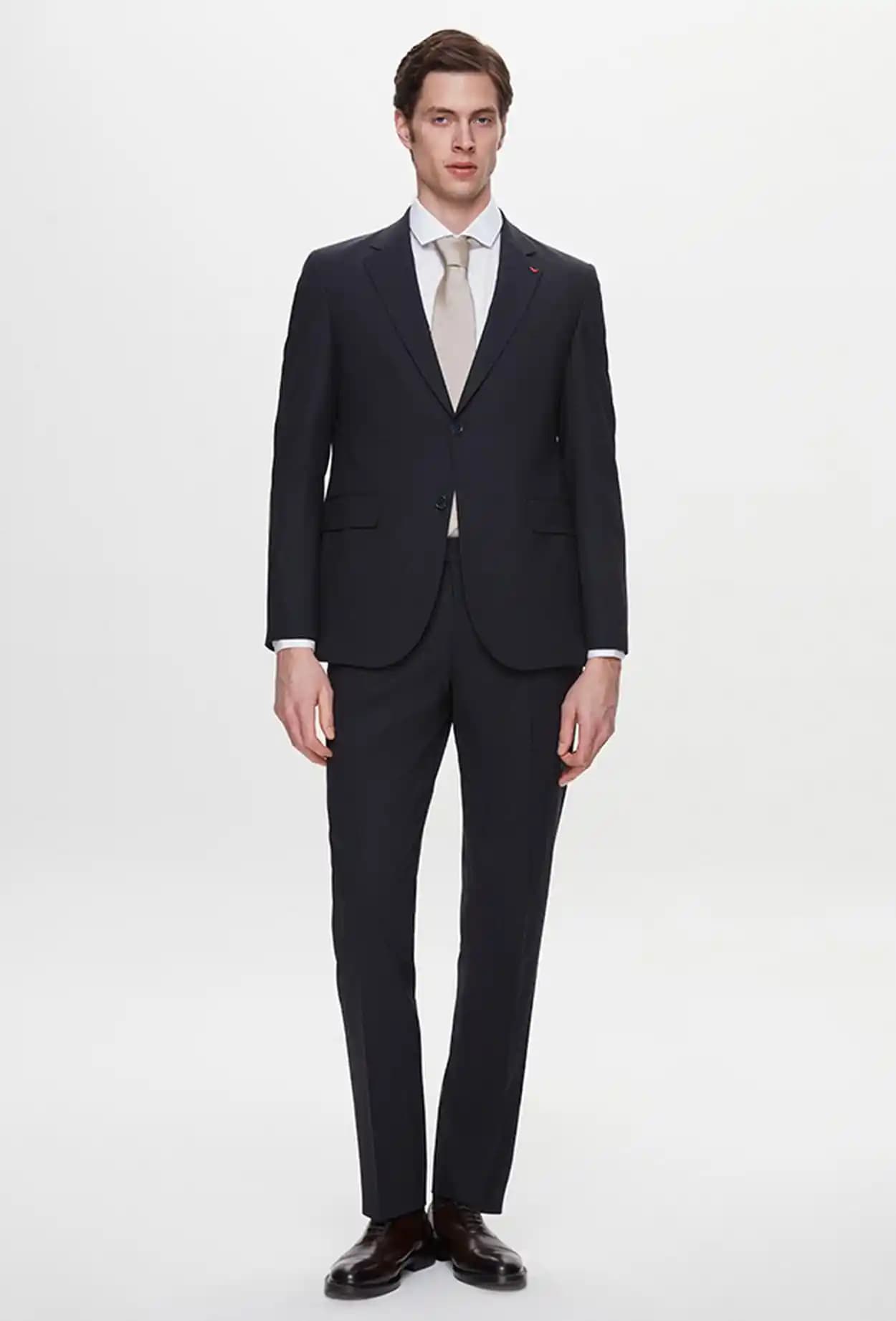 Damat Kombinleri ve Güncel Tarz Trendleriyle Şık Düğün Görünümü Yaratın