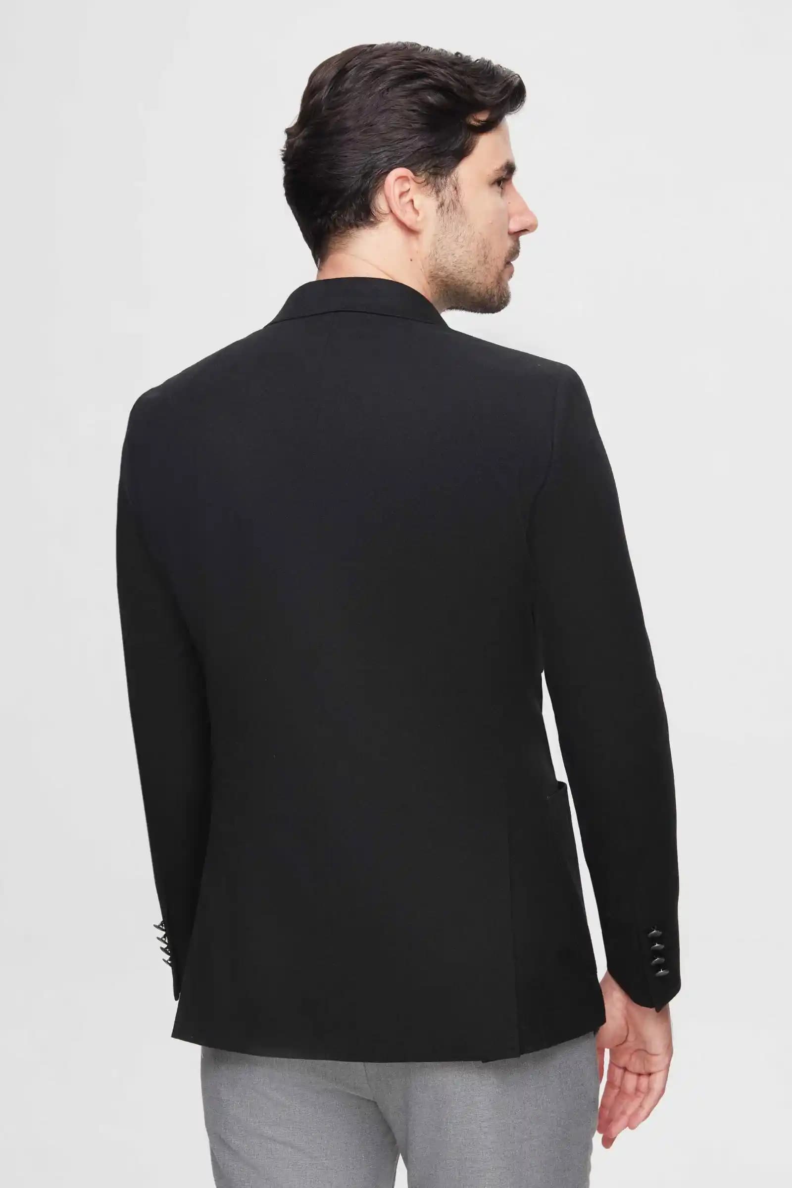 Damat Kruvaze Ceketler: Modern Şıklık ve Zarafet İçin Klasik Stil Rehberi