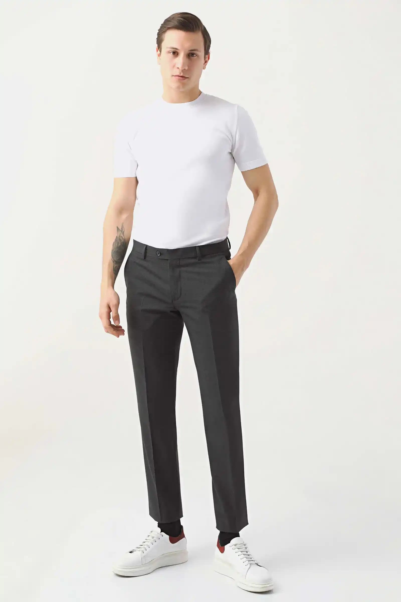 Damat Kumaş Pantolonlar: Moda ve Konforu Bir Arada Sunan Erkek Giyim Parçası