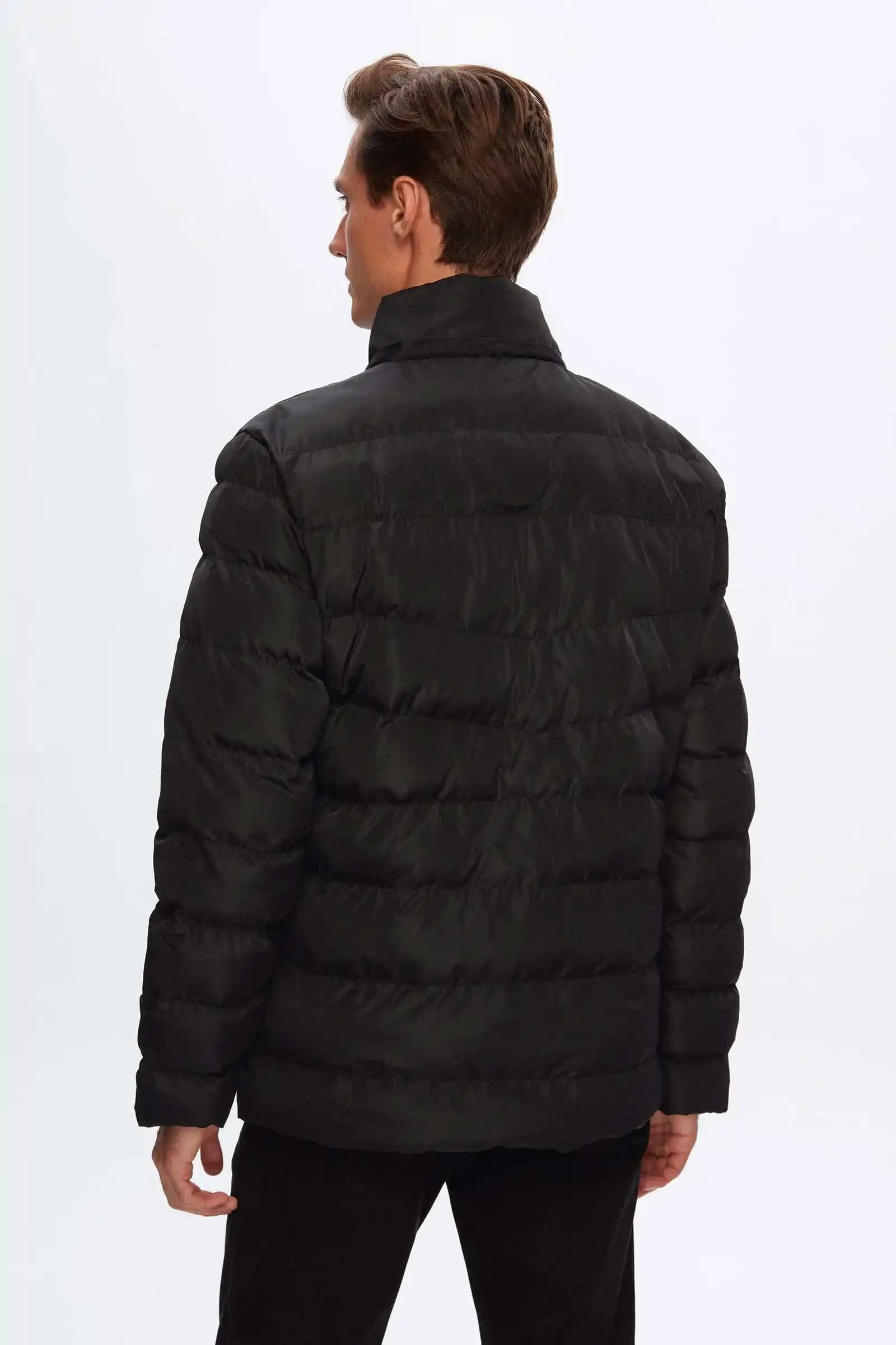 Damat Şişme Montları: Moda ve Fonksiyonelliğin Uyumuyla Şık Kış Kombinleri