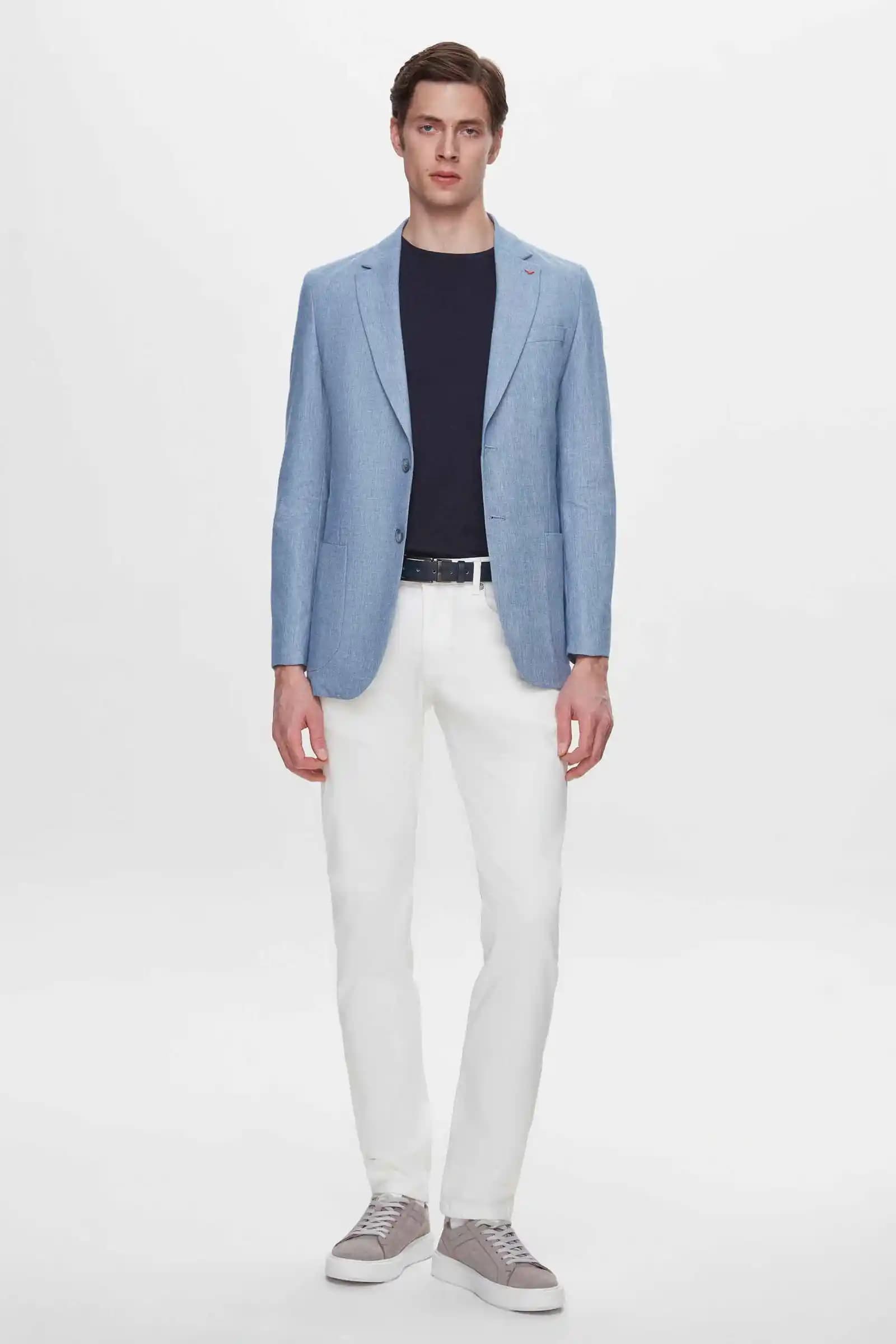 Damat Spor Ceketleri: Modern Tarz ve Konforu Bir Arada Sunan Erkek Giyim Seçenekleri