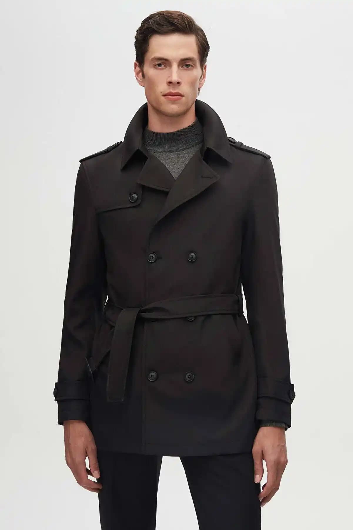 Damat Trençkotları ile Erkek Modasında Zarif ve Fonksiyonel Şıklık Rehberi