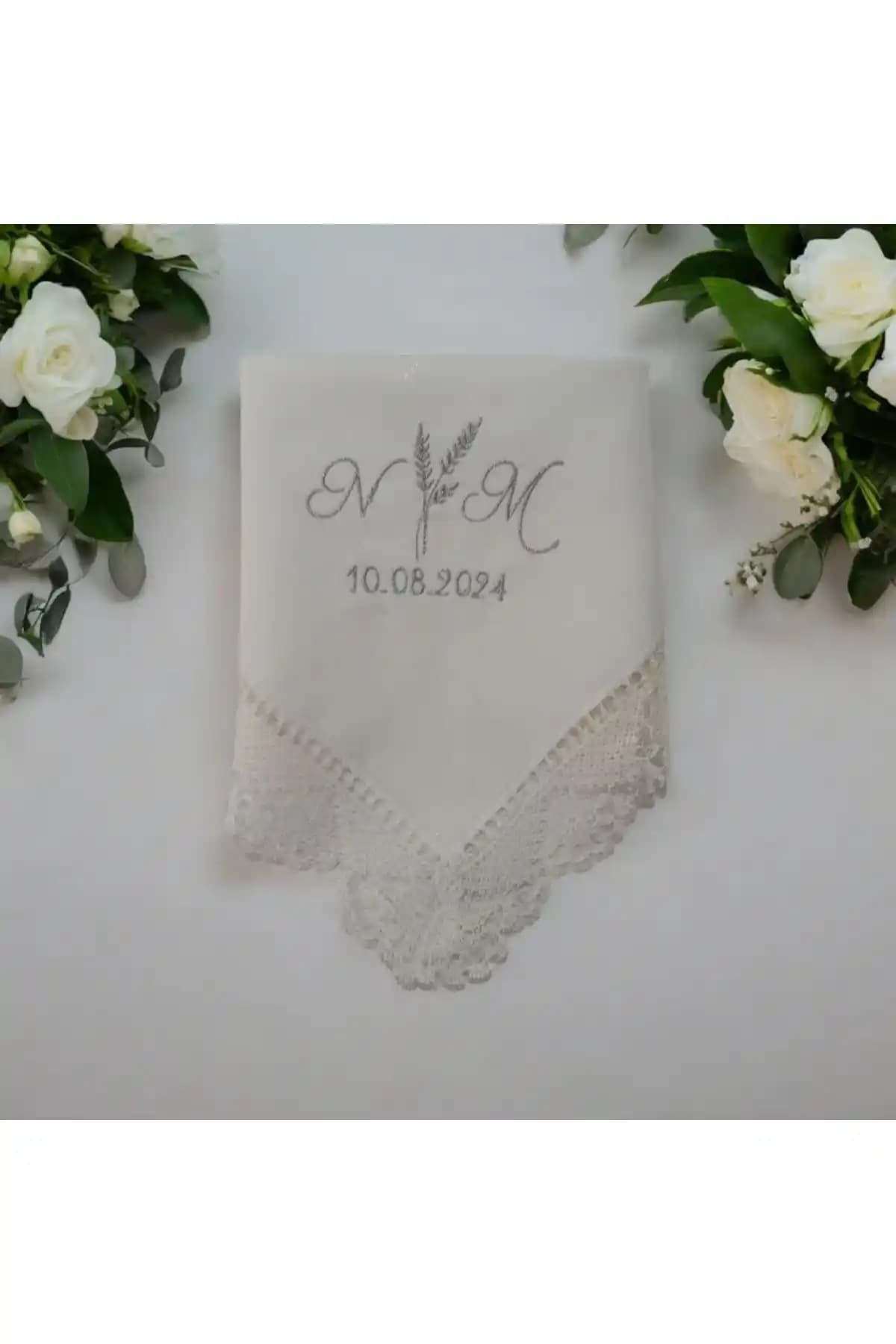 Damat Yaka Mendili ile Şıklığınızı Tamamlayın: Modern ve Klasik Tarzlar İçin Rehber