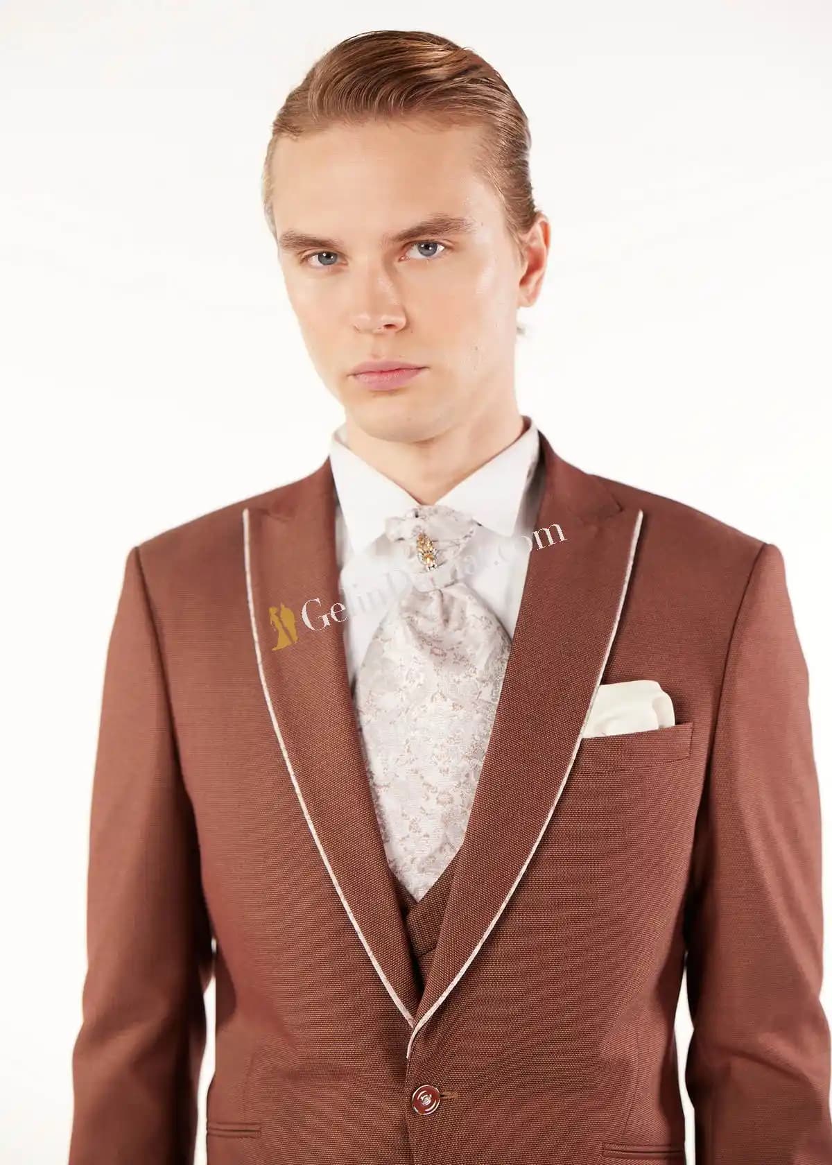 Damatlık ve Kravat Uyumu: Şıklık ve Tarz İçin Güncel Moda Trendleri ve Seçim İpuçları