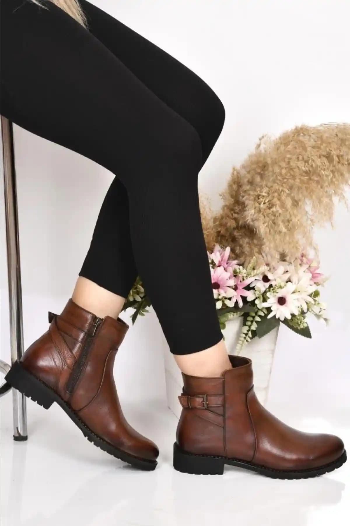 Deri Bot Modası: Şıklık ve Fonksiyonelliği Bir Arada Sunan Güncel Trendler