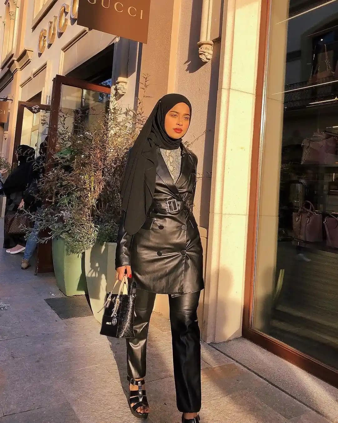 Deri Kombinleri ile Her Mevsime Uygun Şık ve Zamansız Moda Rehberi