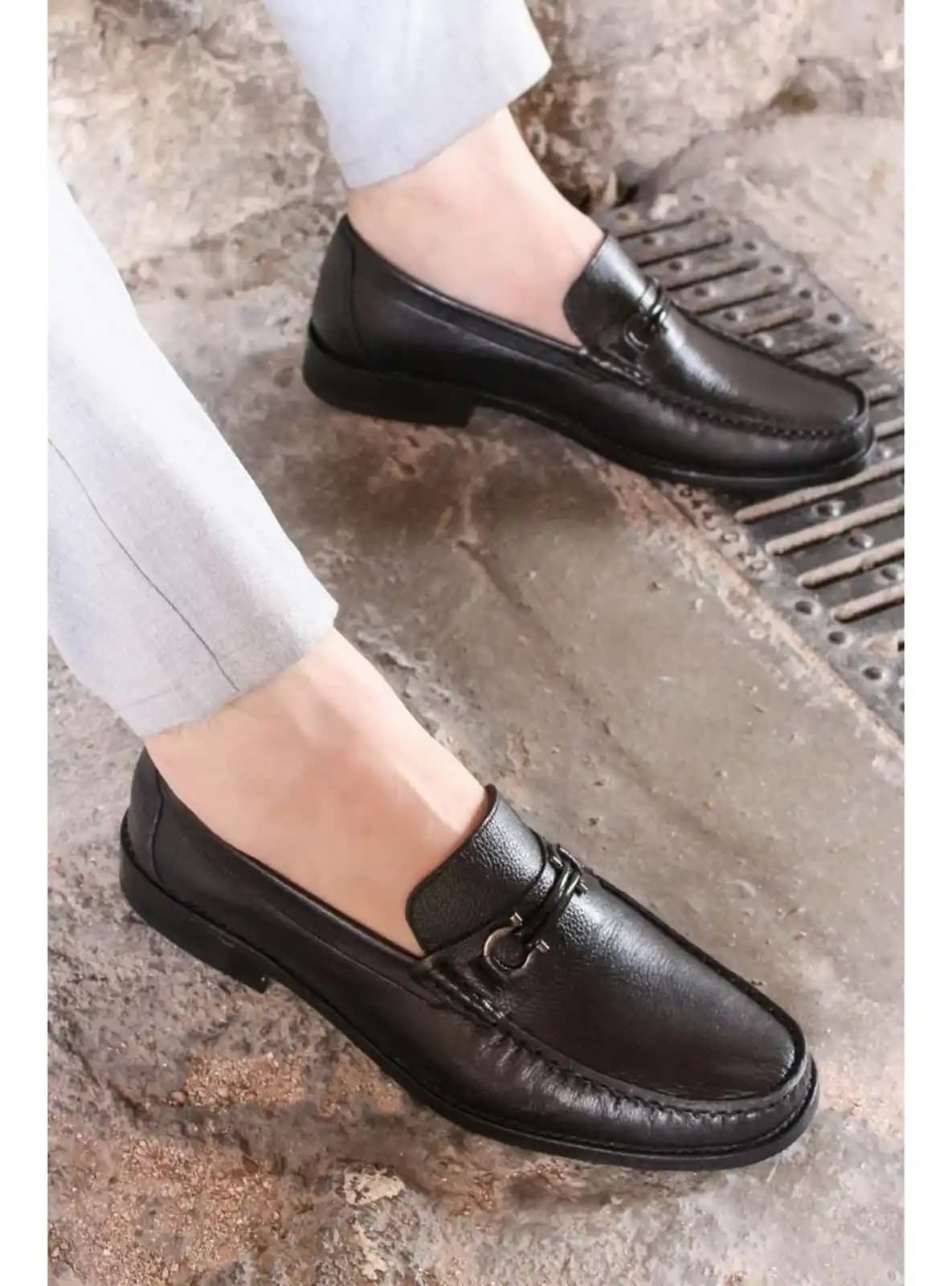 Deri ve Kösele Ayakkabılar: Dayanıklılık ve Şıklığın Modern Yorumları