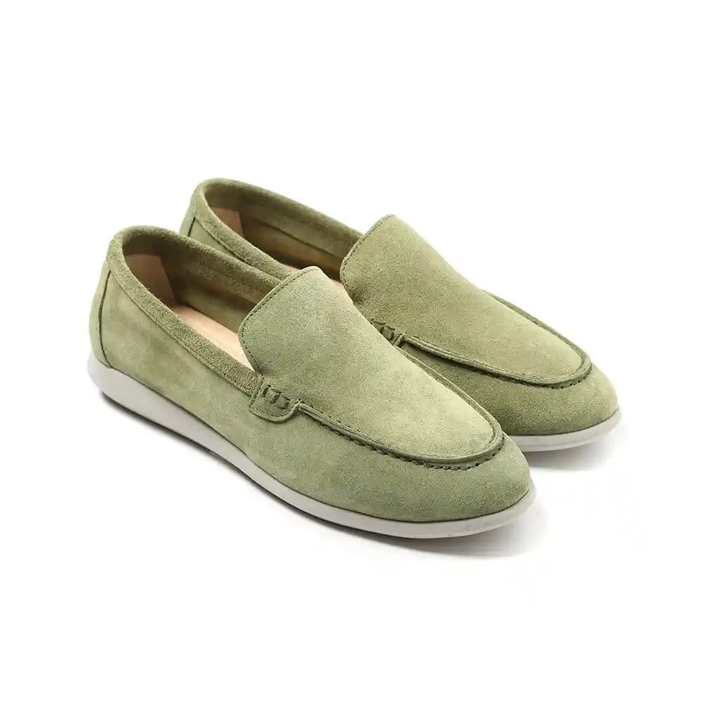 Deriden Ayakkabılar: Zamansız Şıklık ve Dayanıklılığın Modern Yansıması