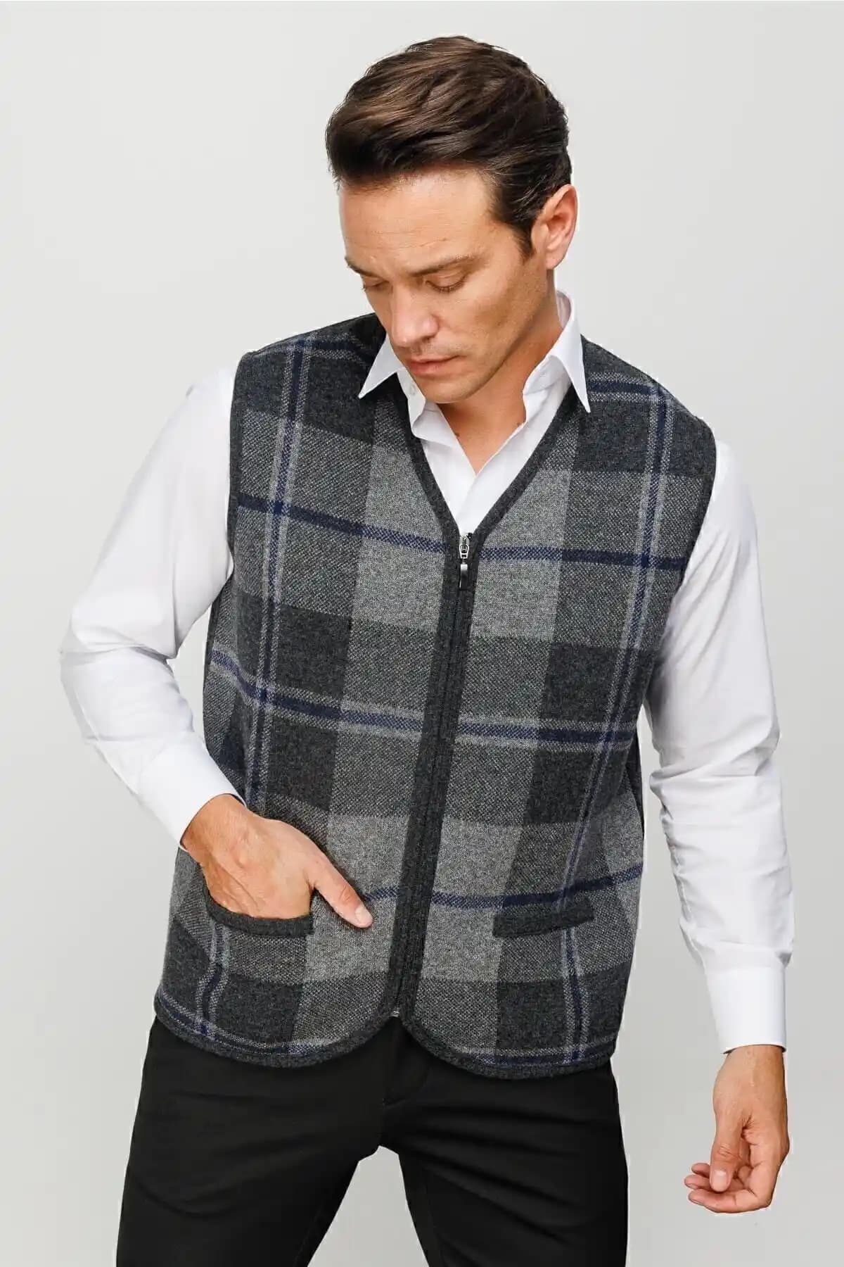 Desenli Triko Erkek Yelekleri: Moda ve Şıklık İçin Fonksiyonel Seçenekler