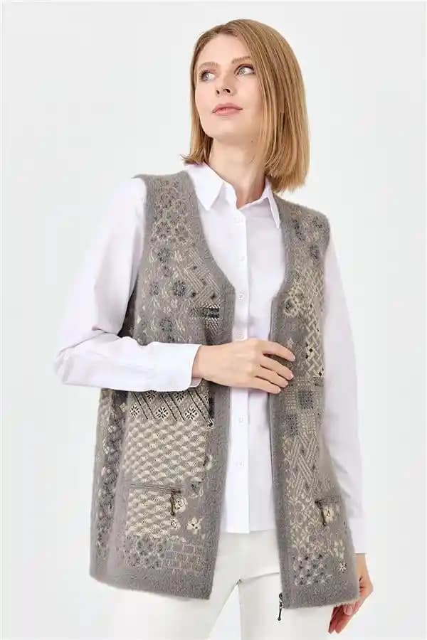 Desenli Yelek Modelleri ve Moda Trendleri: Şıklık ve Yaratıcılığı Yansıtan Parçalar