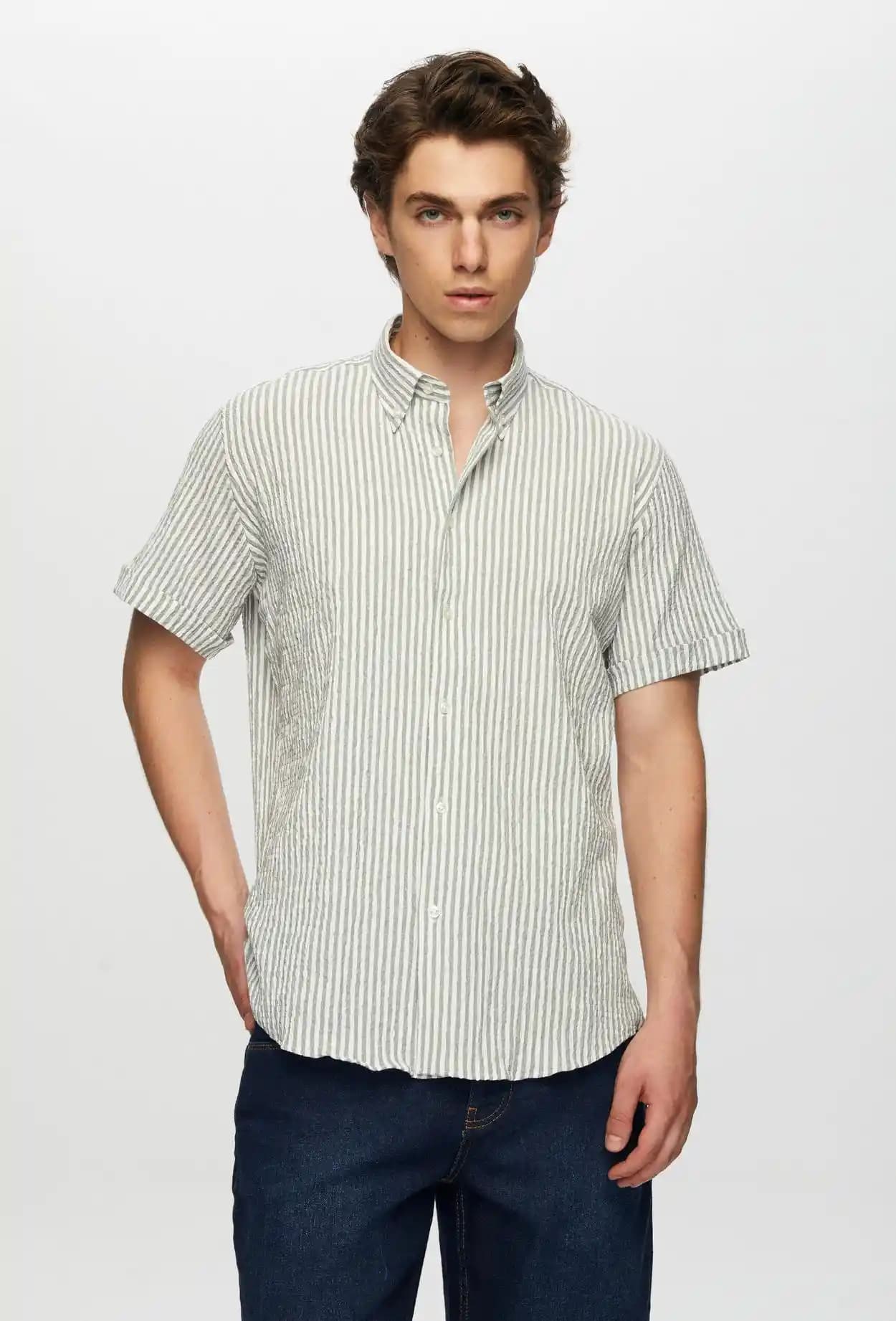 DS Damat Kısa Kollu Gömlekler: Yazın Şıklığını Yansıtan Modern ve Konforlu Seçenekler