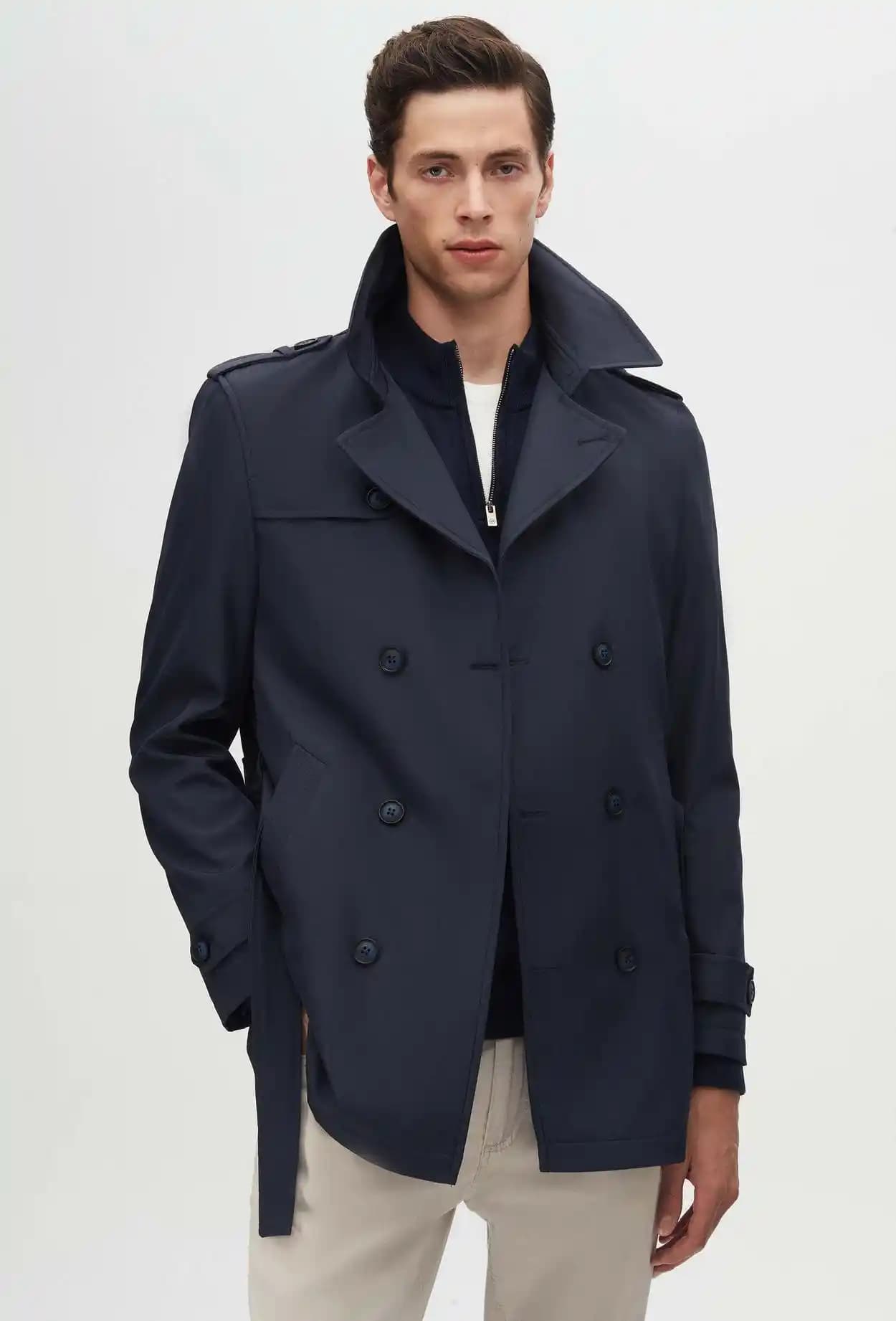 Ds Damat Trençkotlarıyla Şıklık ve Fonksiyonelliğin Modern Buluşması