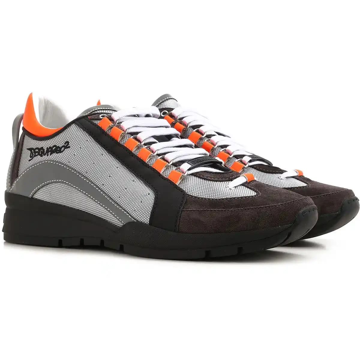 Dsquared Ayakkabıları: Moda Dünyasında Şıklık ve Kalitenin Sembolü