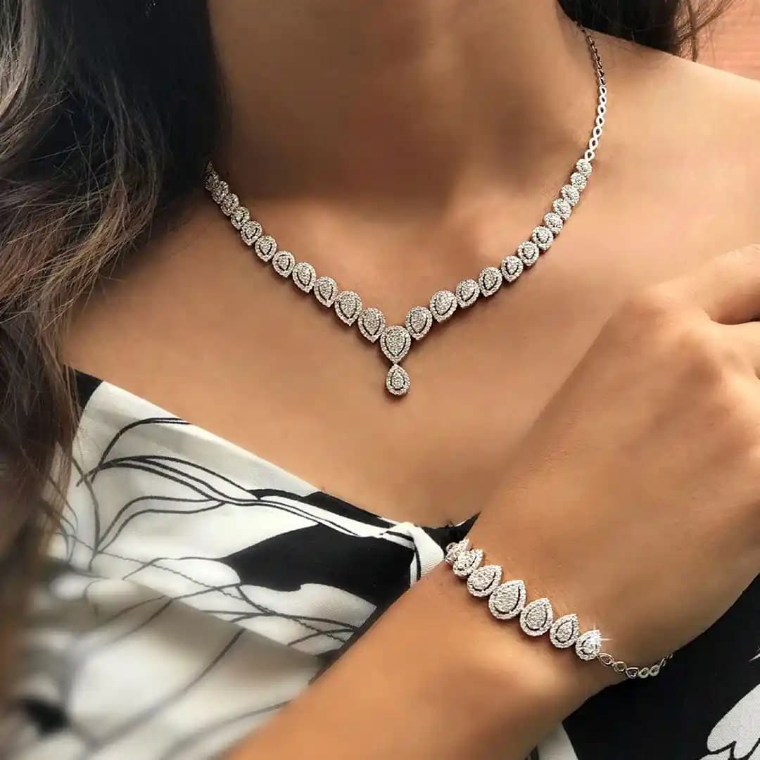 Düğün Seti Takıları: Geleneksel ve Modern Tasarımlarla En Güzel Gününüzü Tamamlayın