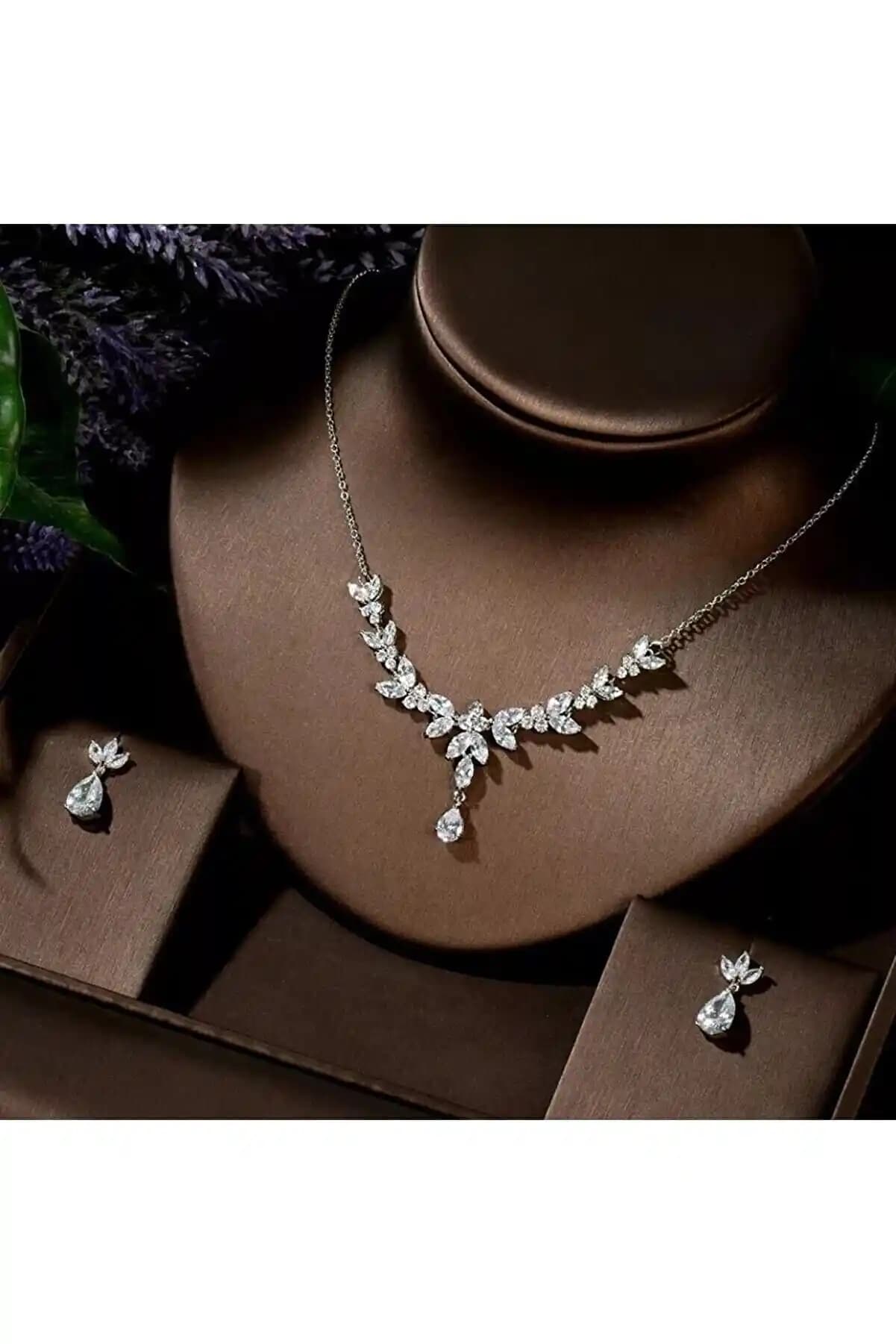 Düğün Takı Setleri: Kültürel Anlam ve Modern Trendlerin Buluştuğu Seçenekler