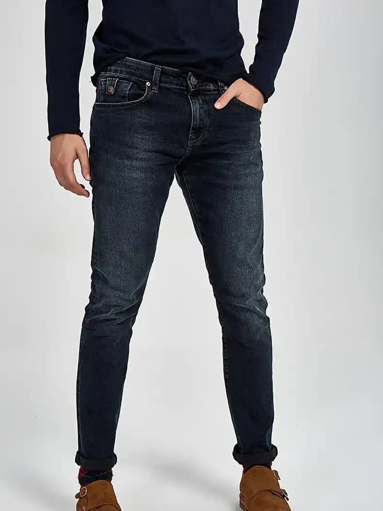 Düşük Bel Erkek Pantolonları Moda Dünyasında Güncel Trendler ve Kombinasyon Önerileri