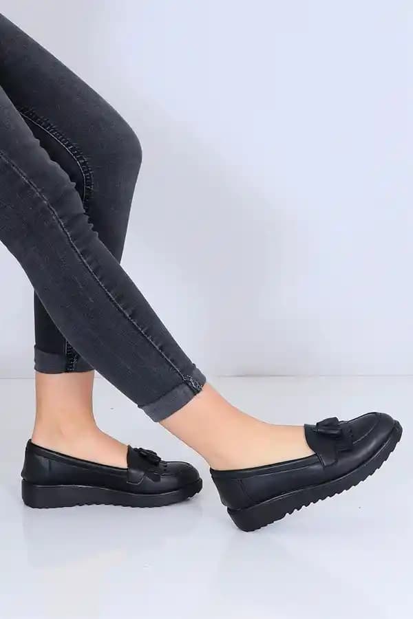 Düz Ayakkabı Modelleri ve Trendler: Rahatlık ve Şıklığın Birlikte Sunulduğu Seçenekler