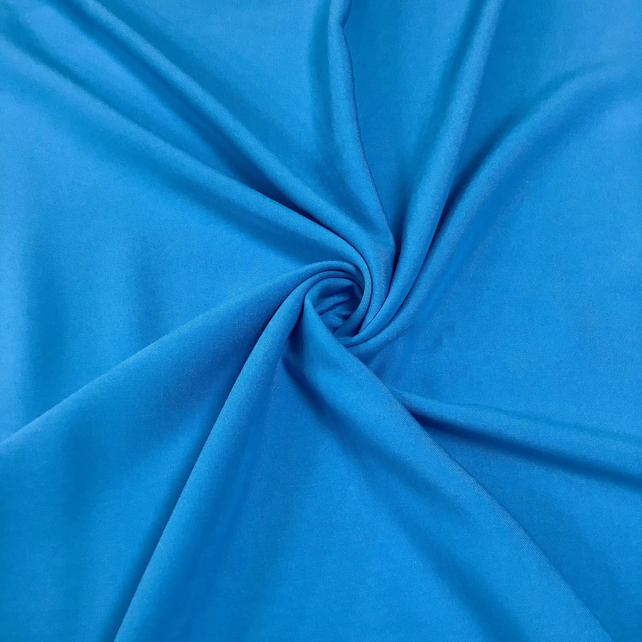 Düz Renk Viskon Kumaş ile Şıklık ve Konforu Bir Arada Sunan Moda Trendleri