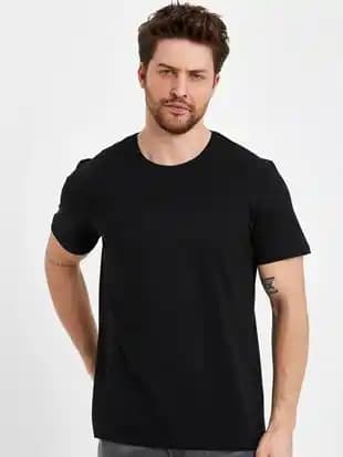 Düz Siyah Tişört: Moda Dünyasında Zamansız ve Çok Yönlü Bir Parça