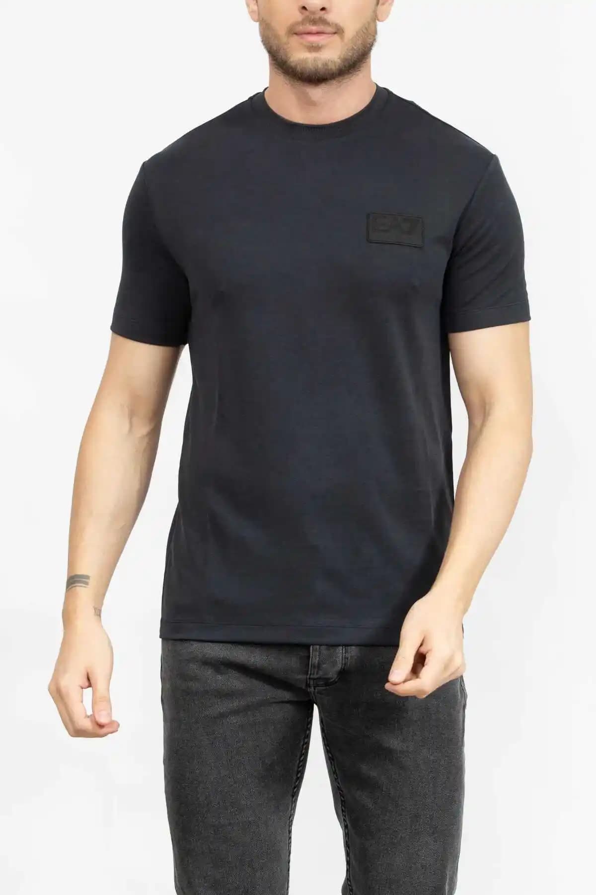 EA7 Erkek Tişörtleri: Modern Tasarım ve Yüksek Kaliteyle Şıklığı Yakalayın