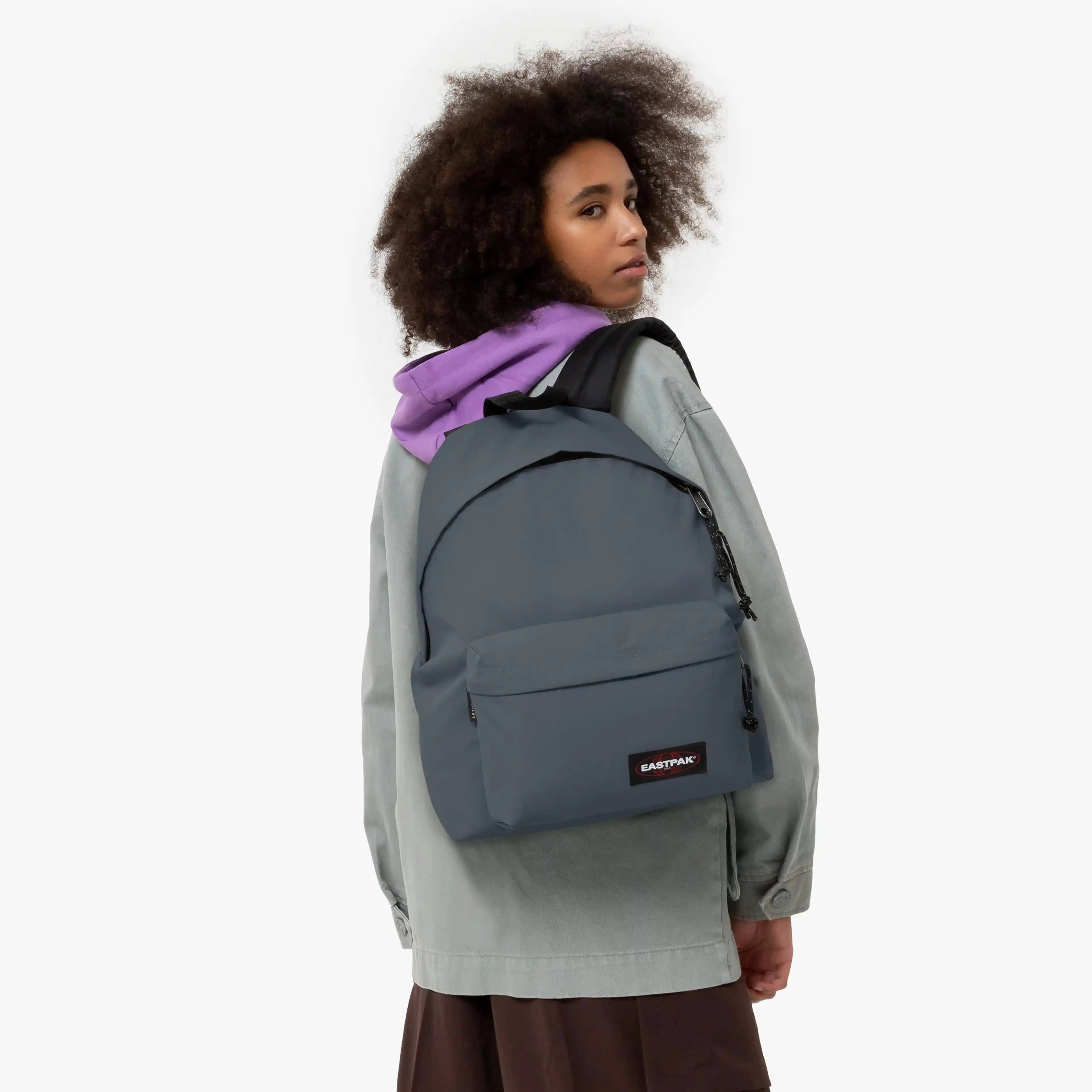 Eastpak Gri Çanta: Modern Şıklık ve Günlük Kullanım İçin Fonksiyonel Seçenekler