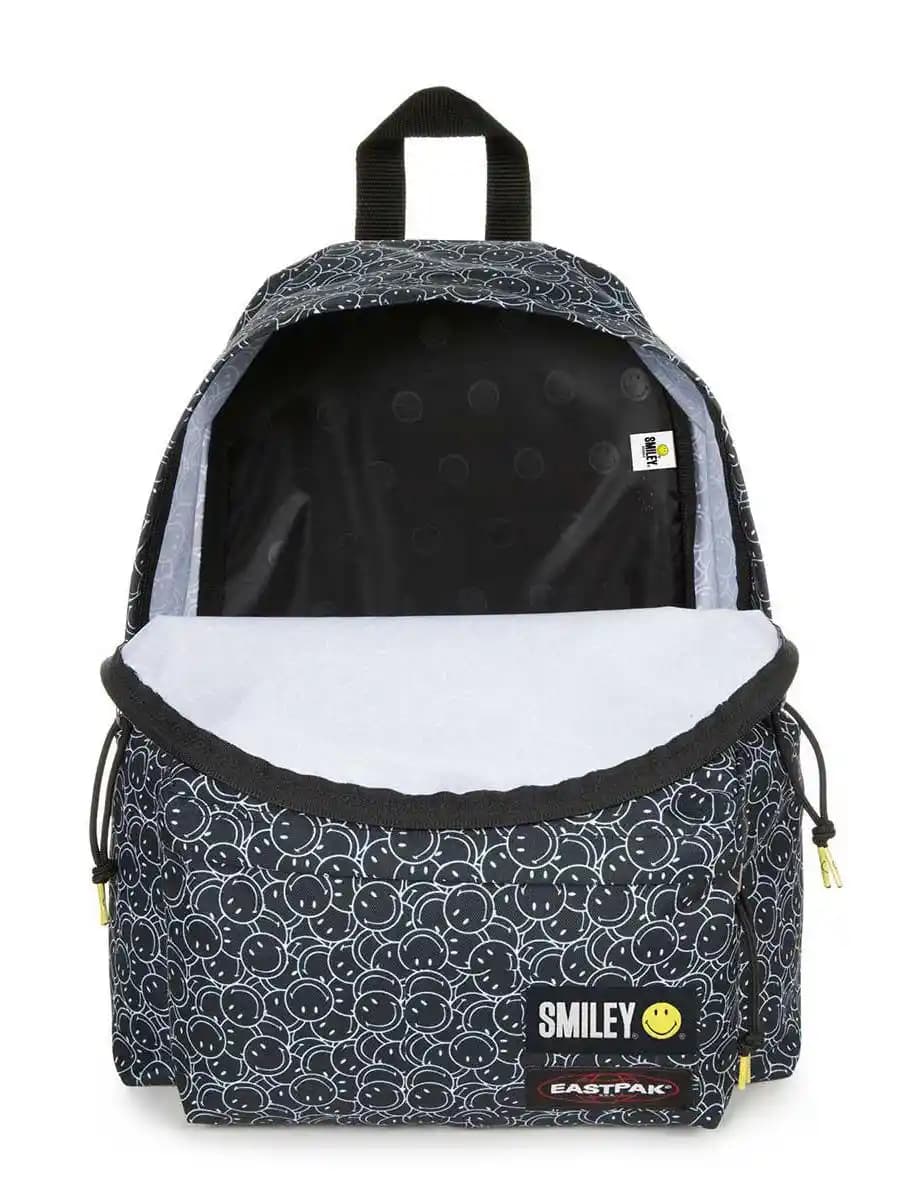 Eastpak SmileY Tasarımı: Renkli ve Sürdürülebilir Moda İkonu