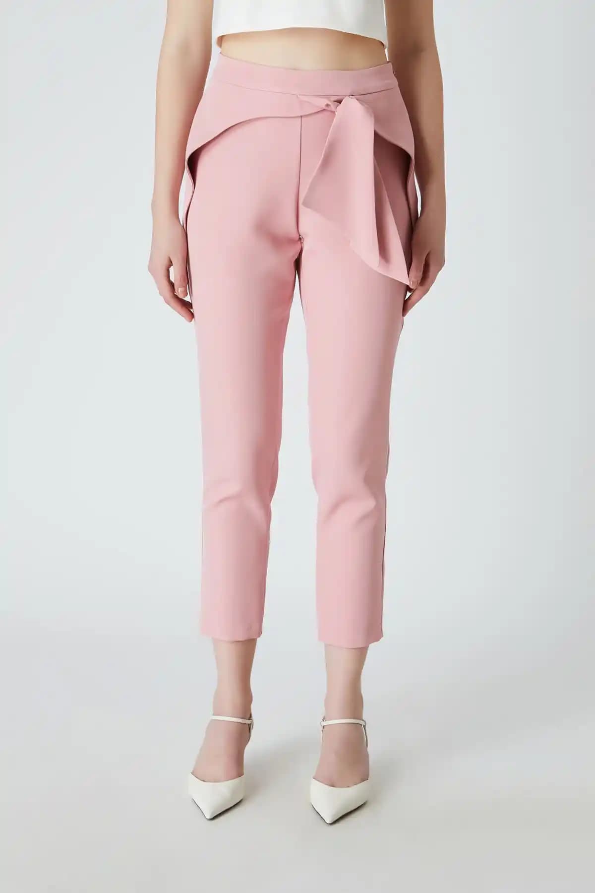 Ekonomik ve Şık Olmanın Yolu: Indirimli Pantolonlar Moda Trendleri ve Alışveriş İpuçları