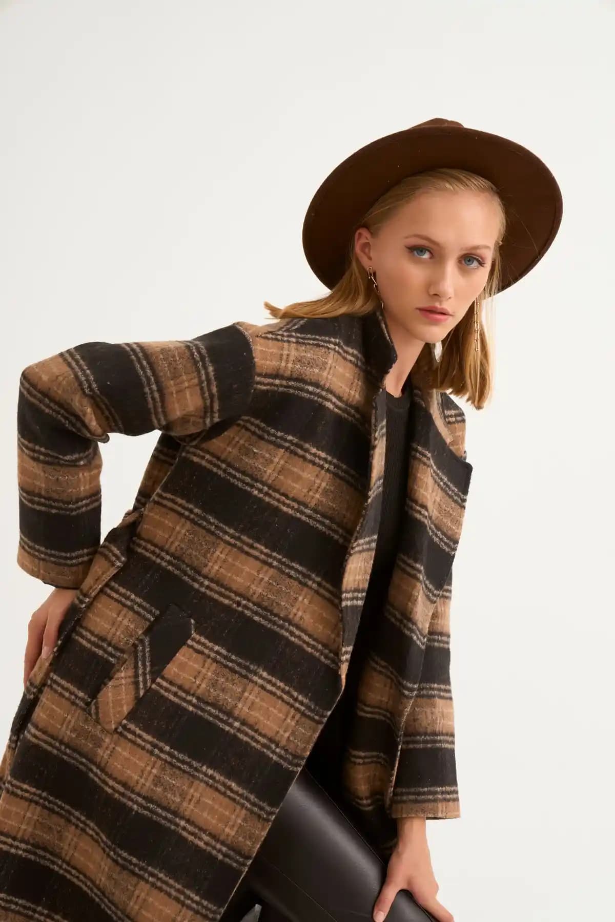 Ekose Desenli Kabanlar Moda Trendleri ve Stil Önerileri 2023
