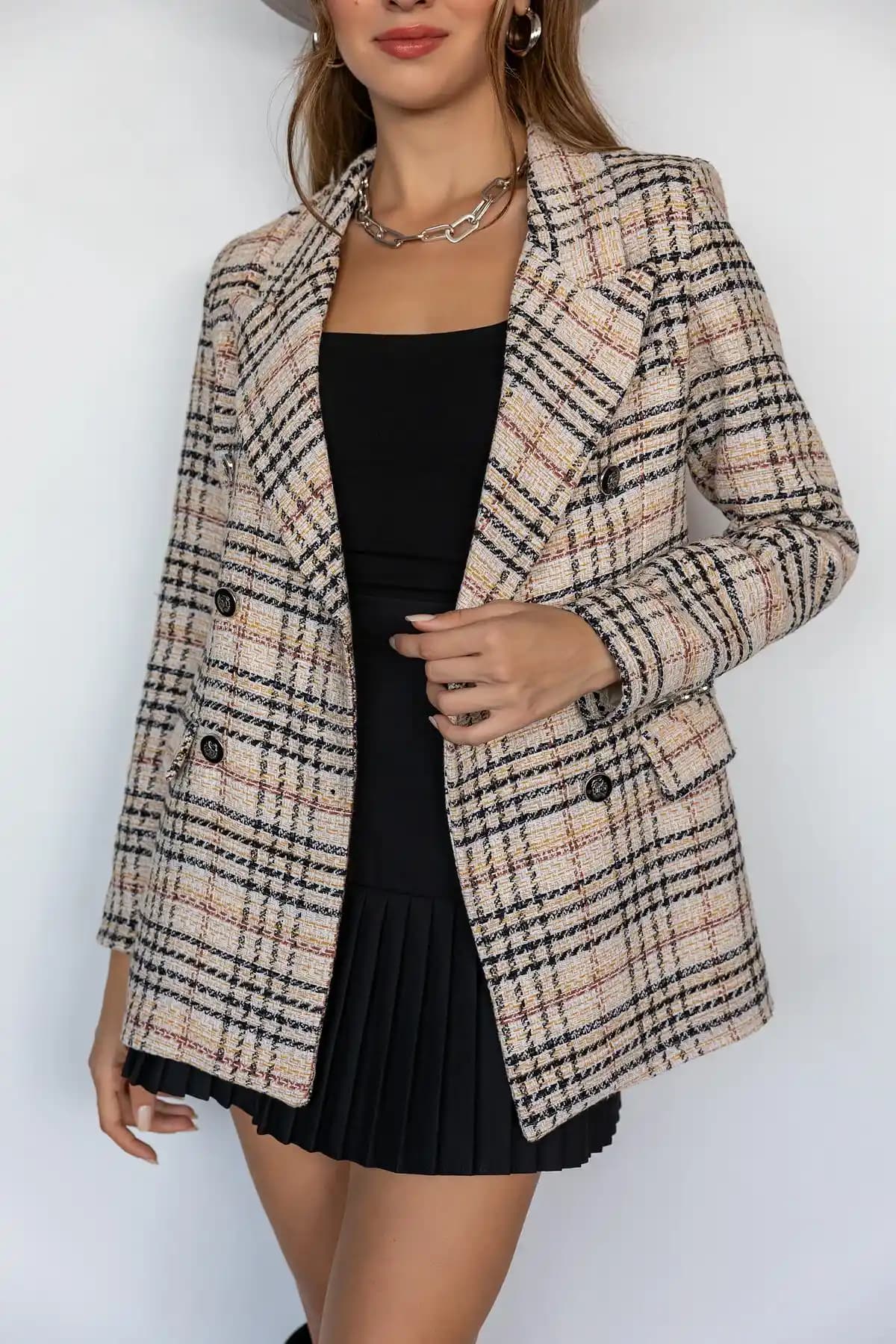 Ekoseli Ceketlerin Tarihçesi ve Güncel Moda Trendlerindeki Yeri