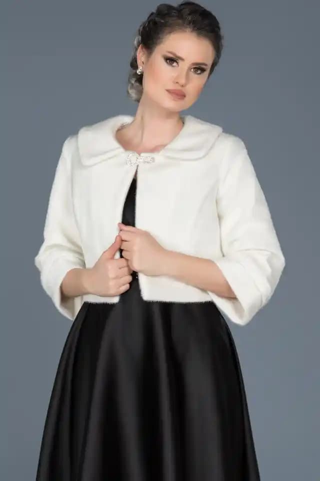 Elbise Üzerine Ceket Modelleri: Trendler ve Stil İpuçlarıyla Şıklık ve Fonksiyonellik