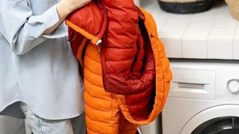 Elyaflı Mont Nasıl Yıkanır ve Doğru Bakım İpuçları