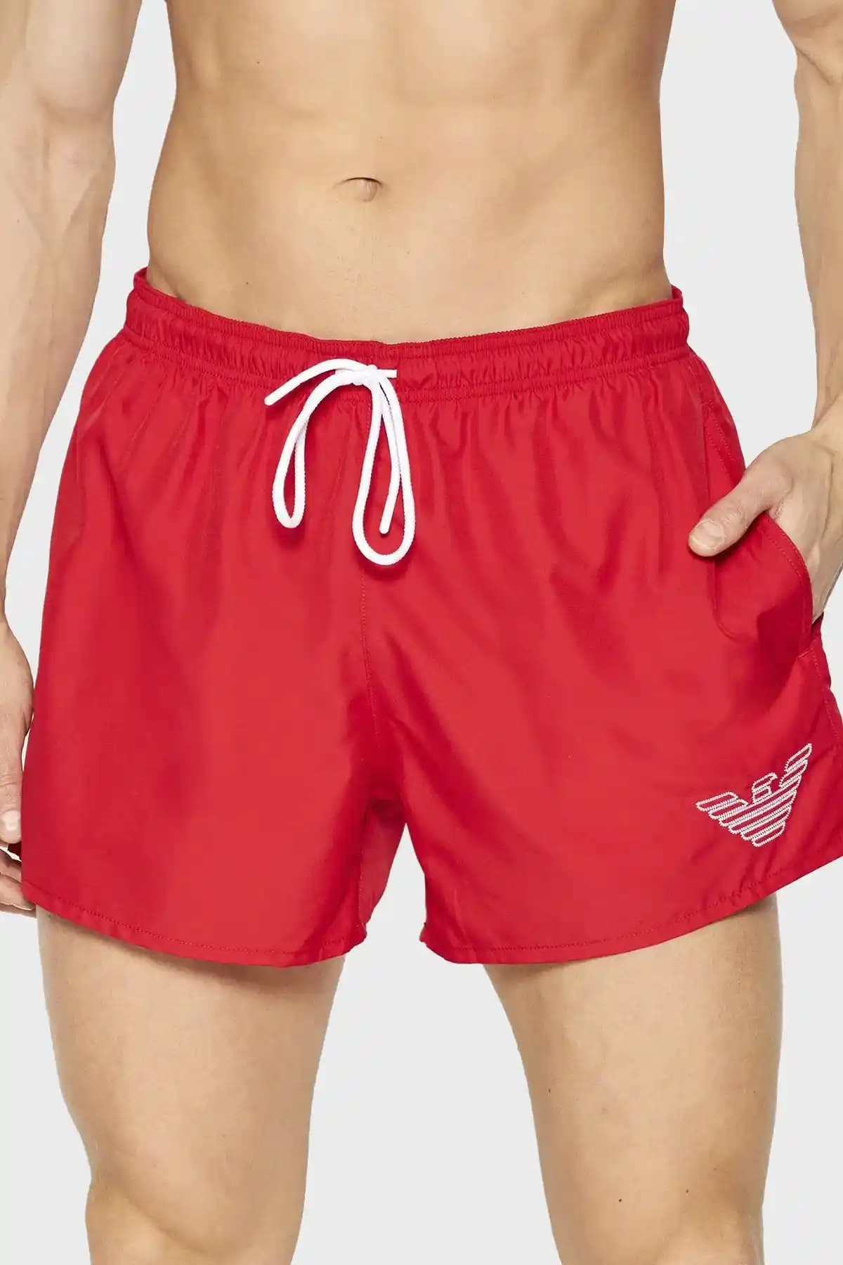 Emporio Armani Erkek Deniz Şortu Koleksiyonu: Stil ve Konforun Buluşması 78 karakter