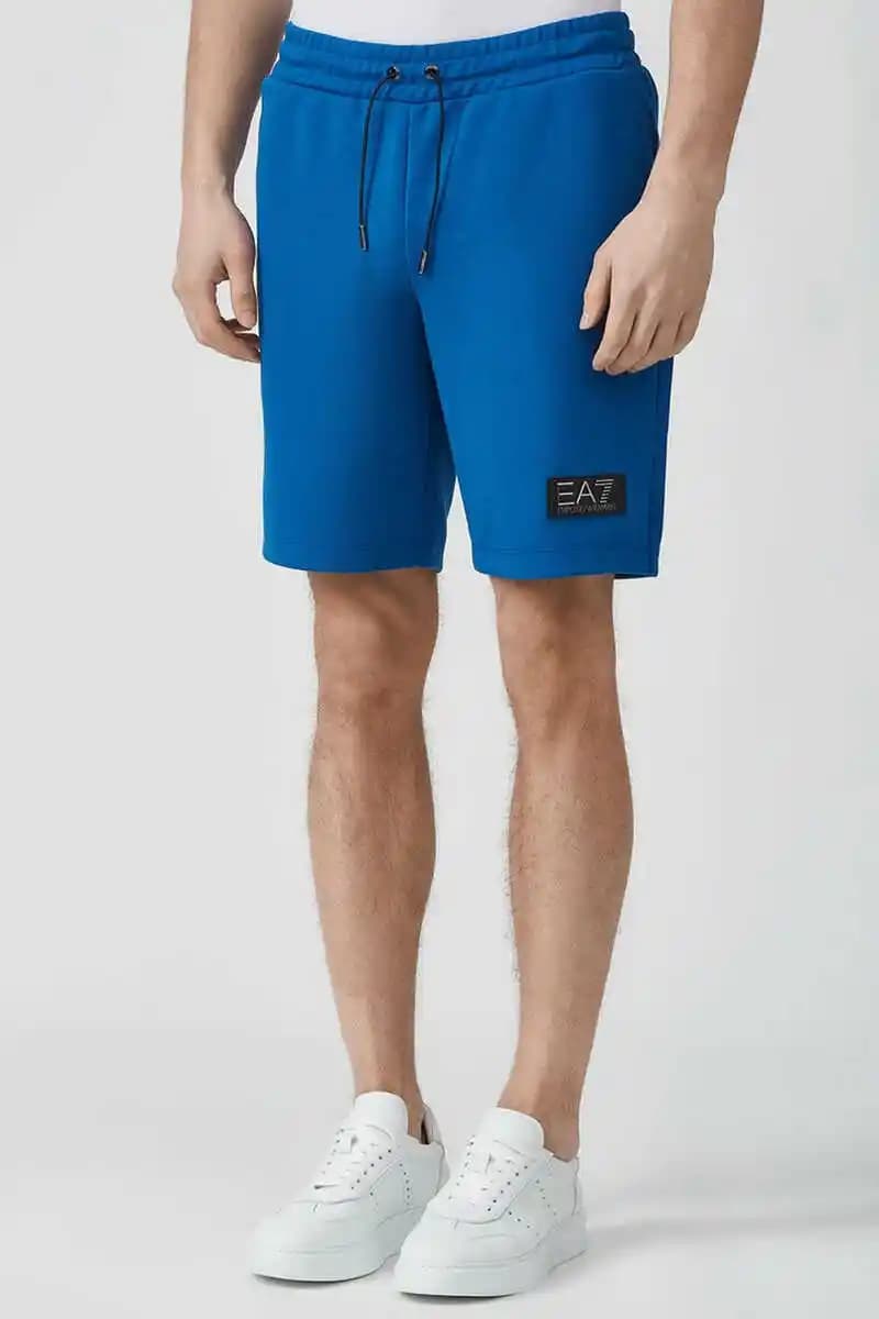 Emporio Armani Yaz Koleksiyonu Şortlarıyla Şıklık ve Konforu Bir Arada Yakala