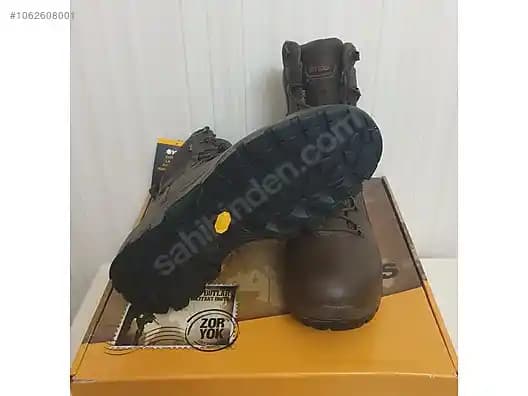 Erkek 42 Numara Bot Seçimi ve Moda Trendleri Hakkında Kapsamlı Rehber