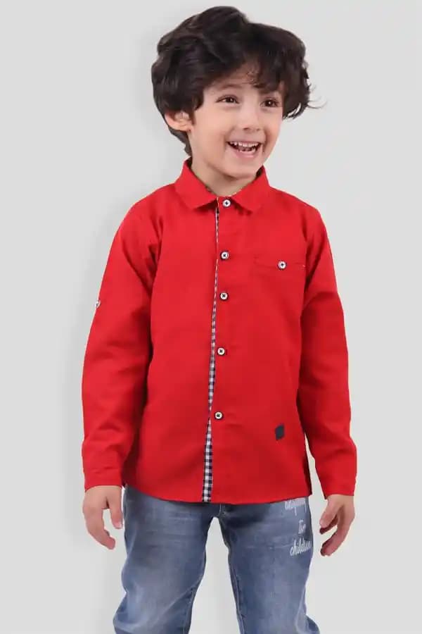 Erkek Bebek Modasında Kırmızı Gömlek Trendleri ve Stil Önerileri