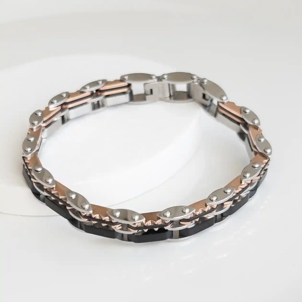 Erkek Çelik Bileklikleri: Modern Erkeklerin Stilinde Dayanıklılık ve Şıklık