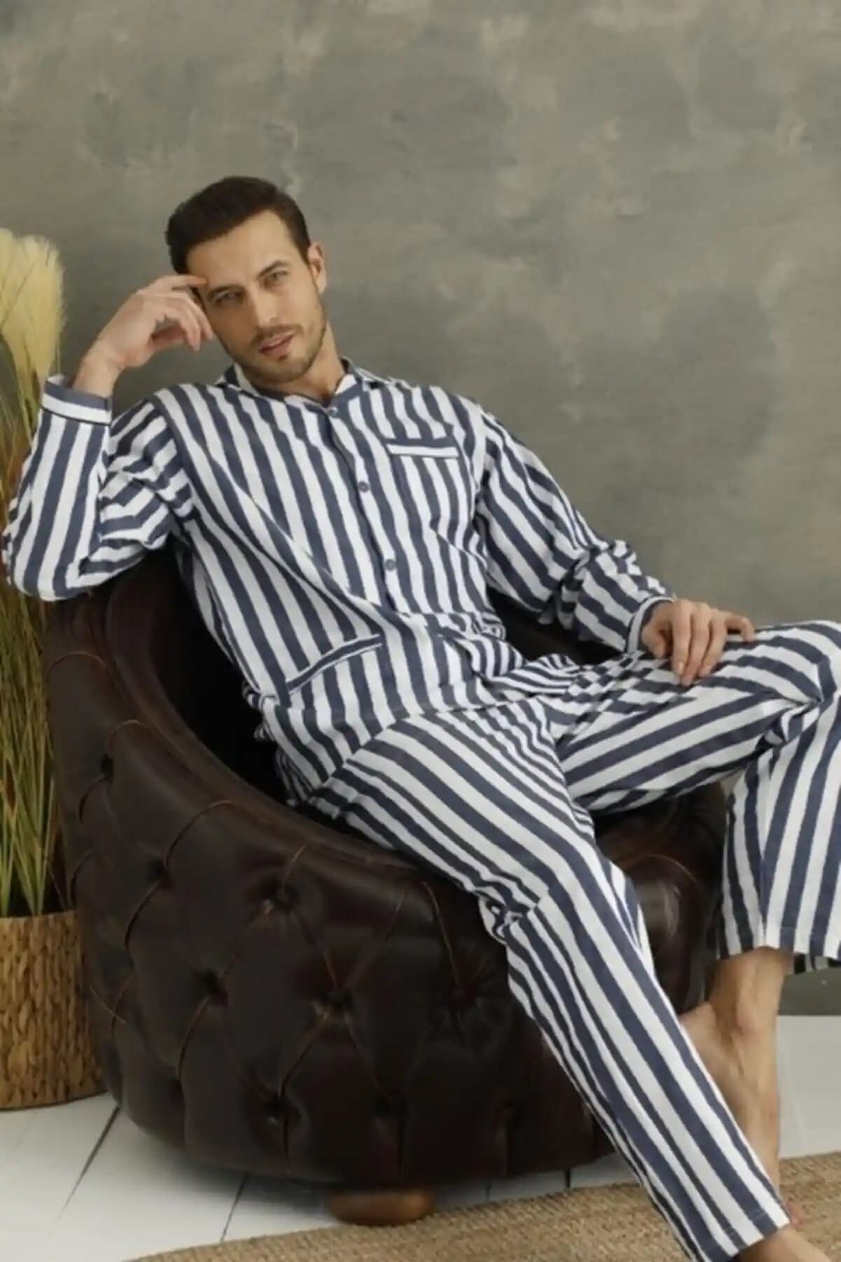 Erkek Çizgili Pijama Modası: Konfor ve Şıklığı Bir Arada Sunan Trendler
