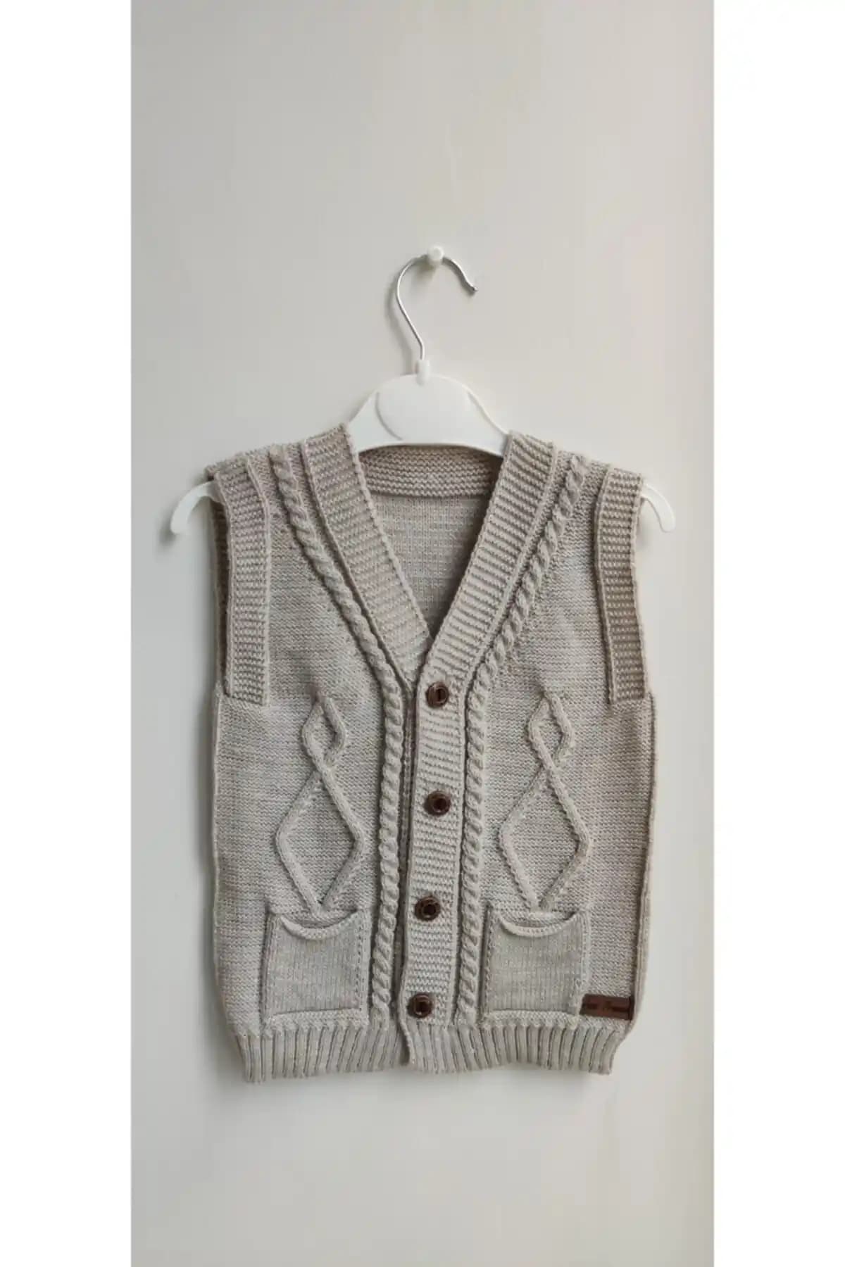 Erkek Çocuk Moda Trendleri ve Yeleğin Günümüzdeki Yeri Hakkında Detaylı Bilgi