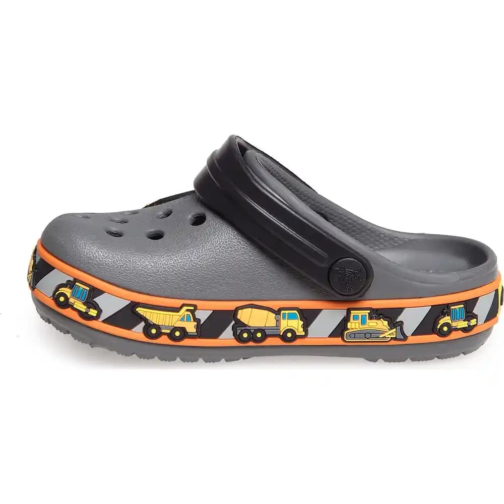 Erkek Çocuklar İçin Crocs Ayakkabıları: Konfor ve Şıklığın Modern Buluşması