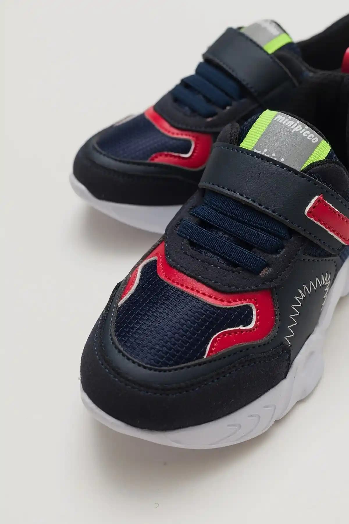 Erkek Çocuklar İçin Ortopedik Ayakkabılar: Sağlıklı Gelişim İçin Doğru Seçenekler