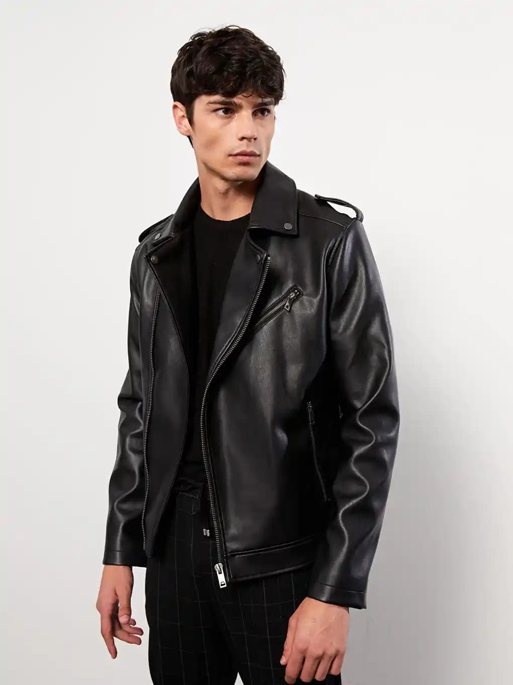 Erkek Deri Mont Seçimi ve Bakımı: LCW Koleksiyonlarıyla Stil ve Fonksiyonellik