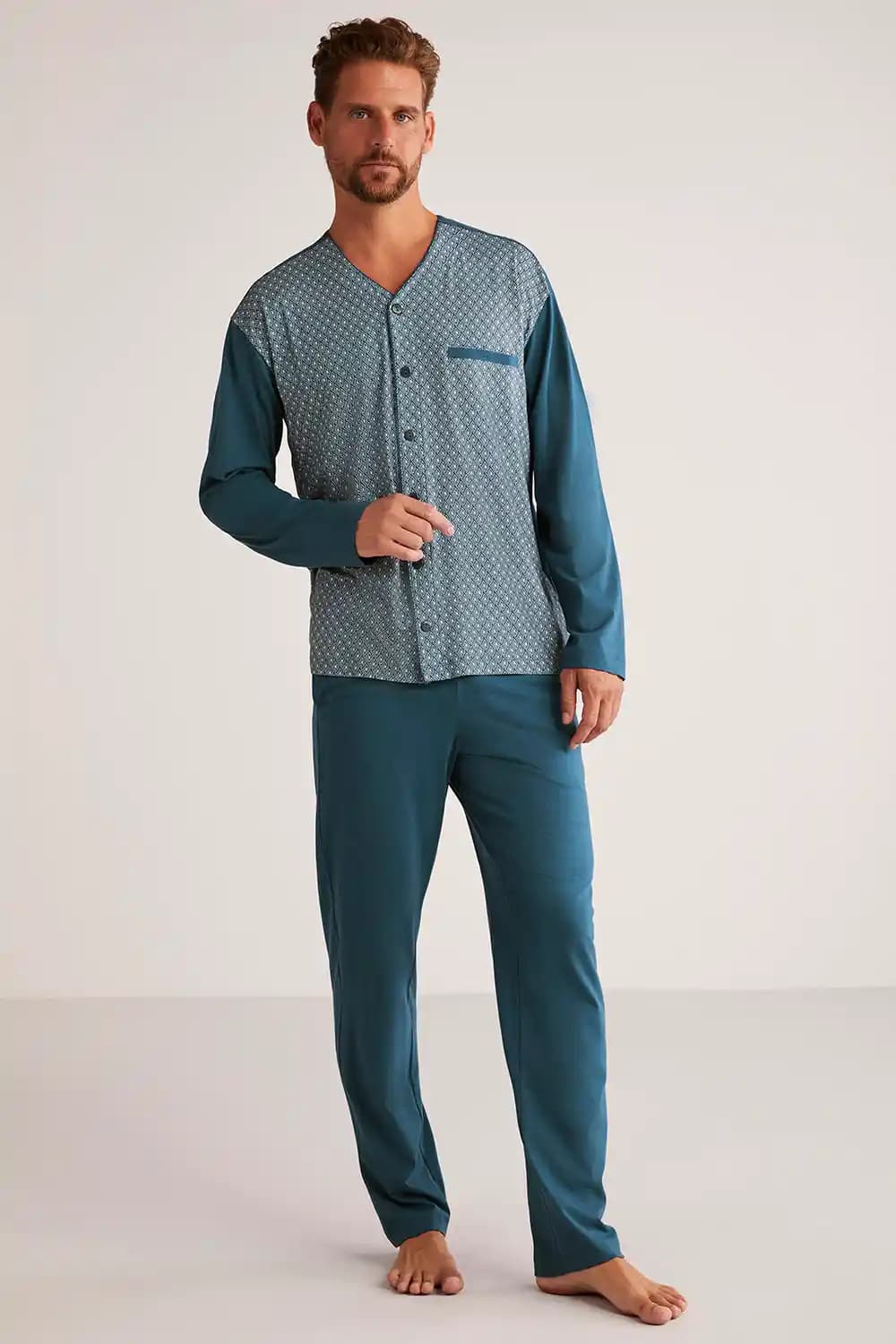 Erkek Düğmeli Pijama Takımları: Konfor ve Şıklığın Modern Buluşması