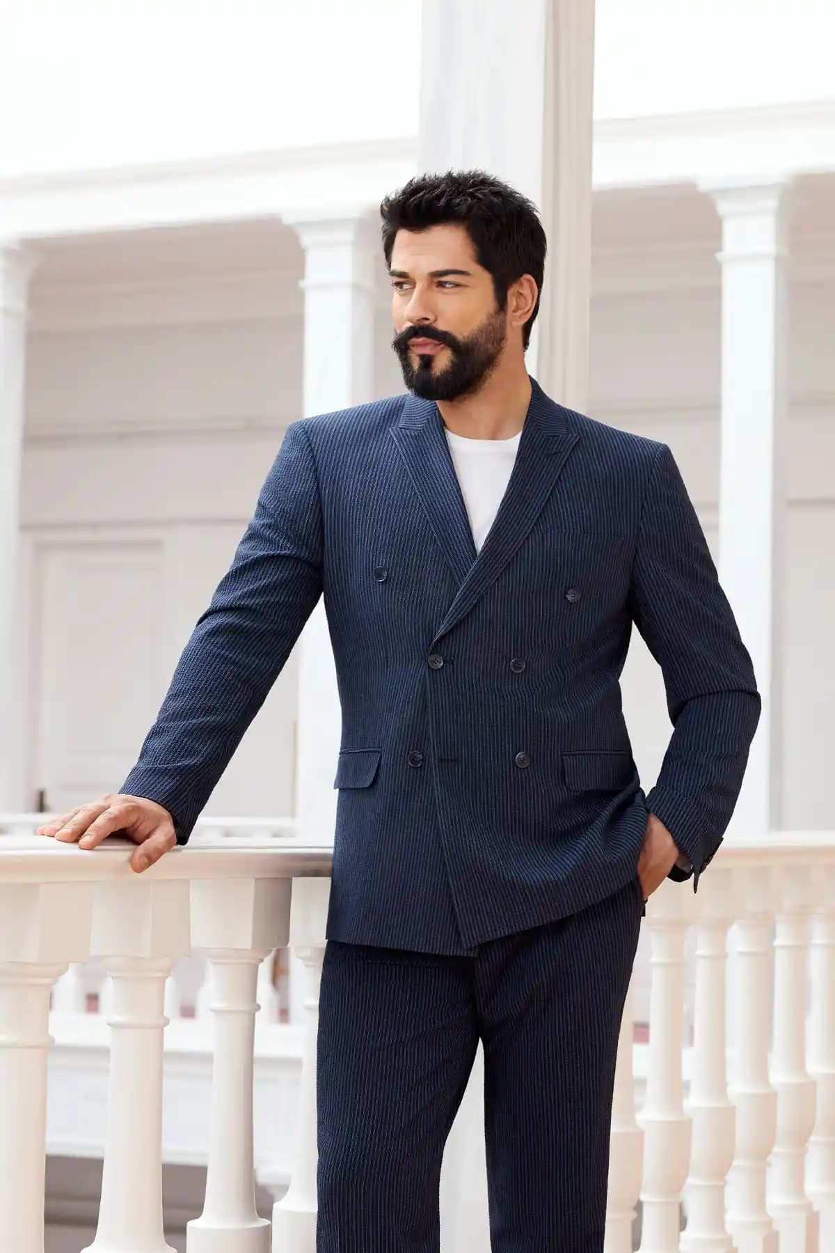 Erkek Giyiminde Takım Elbise Seçimi ve Modern Stil İpuçları