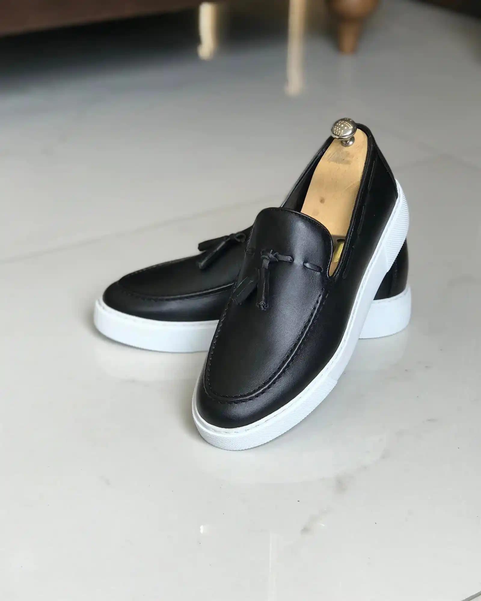 Erkek İtalyan Ayakkabıları: Kalite ve Şıklığın Zamansız Simgesi