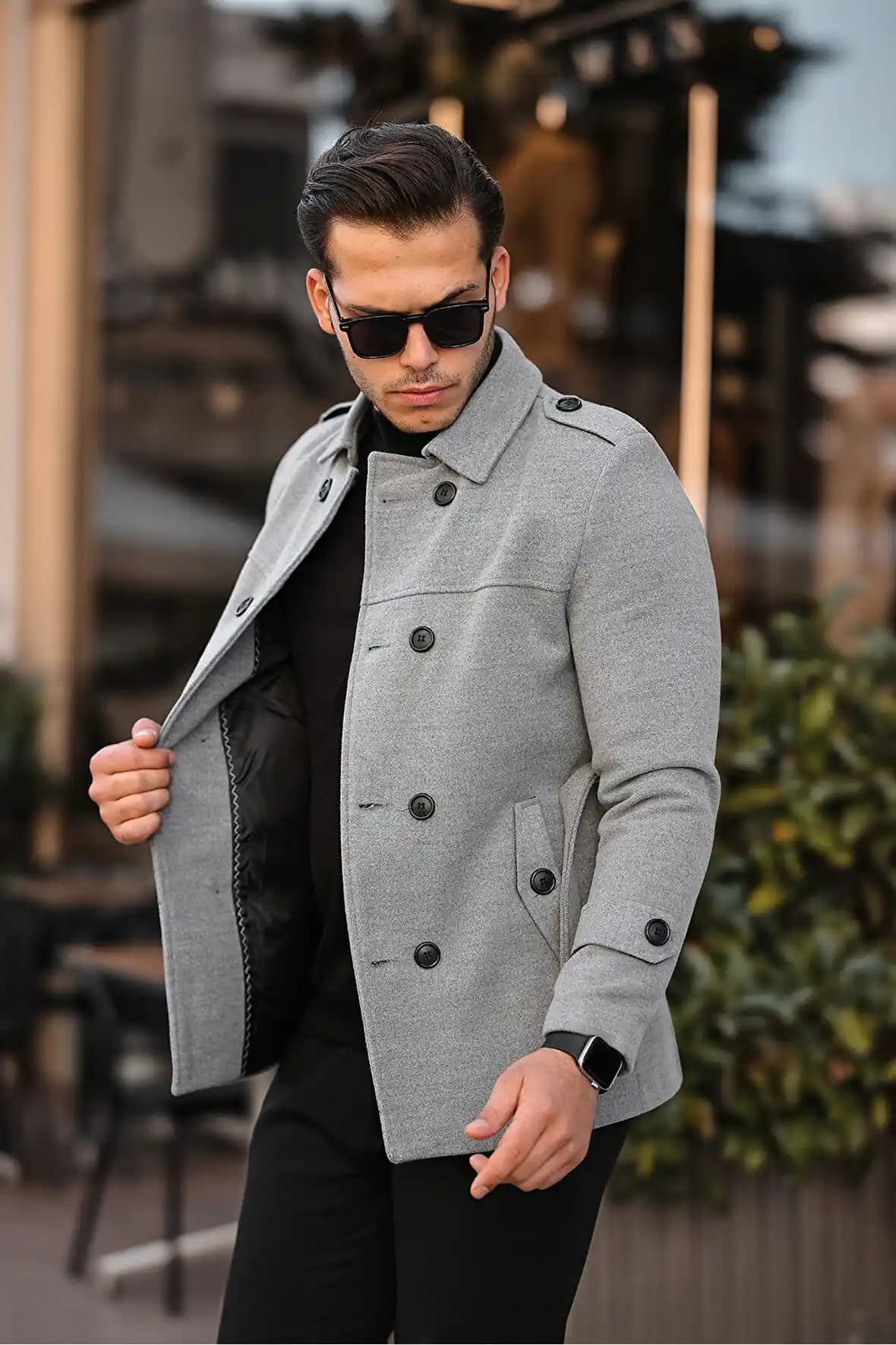 Erkek Kısa Kaban Modelleri: Çeşitleri, Malzeme Seçenekleri ve Stil İpuçları