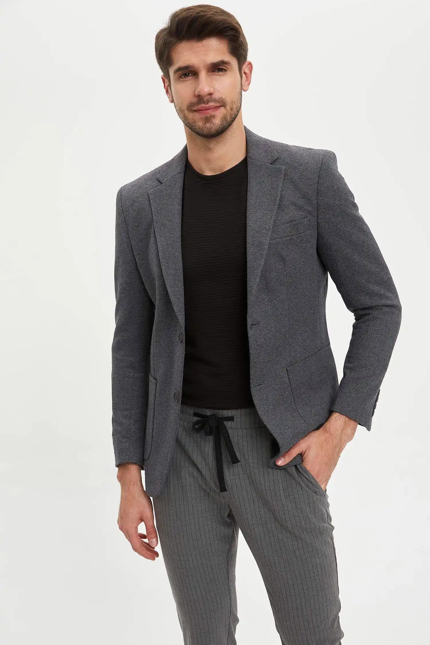 Erkek Moda Dünyasında Kombinasyonların Önemi ve Trendleri Hakkında Kapsamlı Rehber