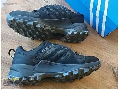 Erkek Modasında 44 Numara Adidas Ayakkabıları ile Stil ve Konforu Yakalayın